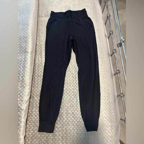 Lululemon black joggers - Picture 1 of 2